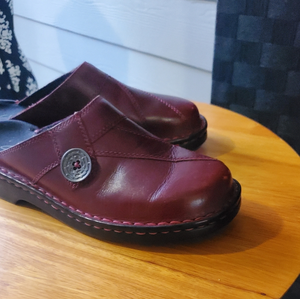 Burgundy Clarks Size 9
